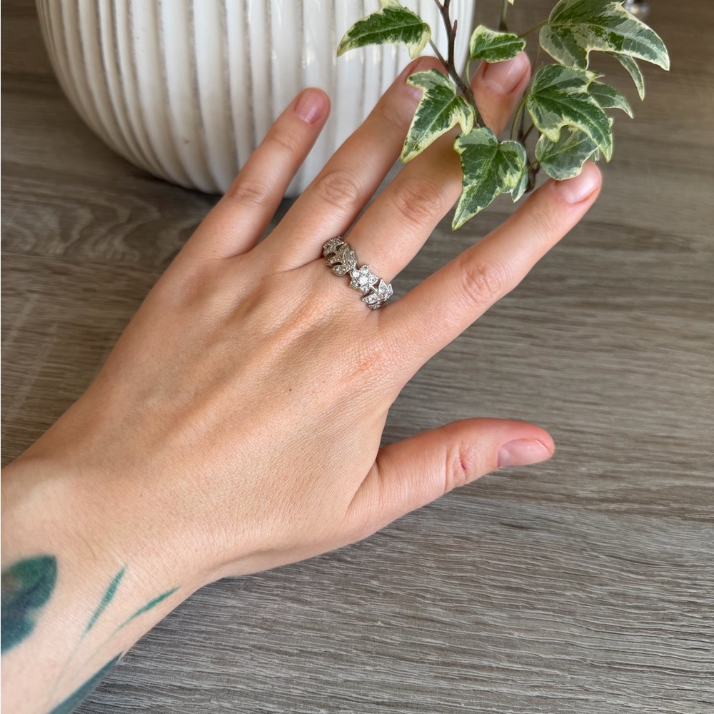 Floral Ring Sterling Silver 925
Size 8.5 - Picture 3 of 11